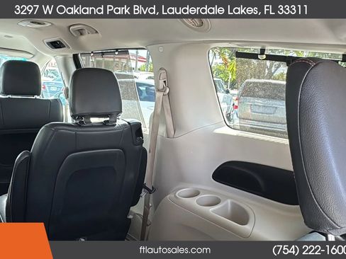 Used 2017 Chrysler Pacifica Touring-L image 38