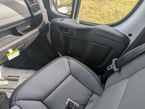 New 2026 RAM ProMaster 2500 w/ Quick Order Package 22G SLT image 15