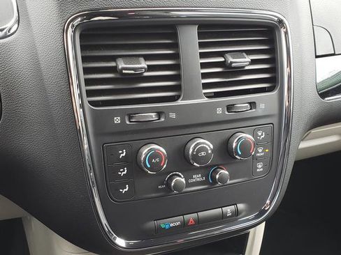 Used 2016 Dodge Grand Caravan SE image 22