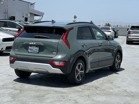 Used 2024 Kia Niro EX FWD image 7
