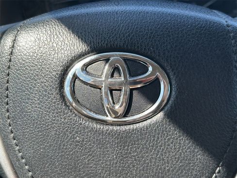 Used 2018 Toyota RAV4 XLE image 36