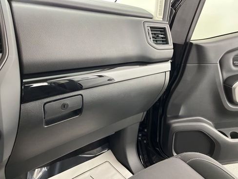 Used 2024 Nissan Titan SV w/ SV Convenience Package image 39