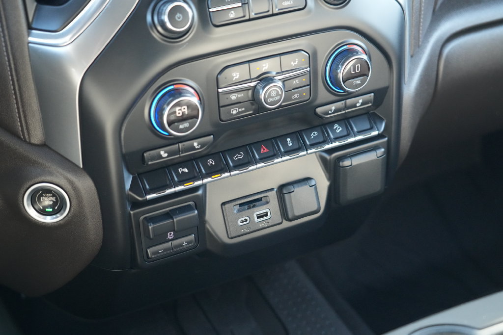 Used 2019 Chevrolet Silverado 1500 LTZ AWD/4WD image 20