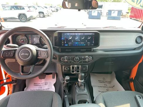 Used 2025 Jeep Gladiator Sport AWD/4WD image 22