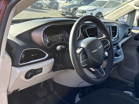 Used 2023 Chrysler Voyager LX FWD image 10