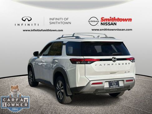 Used 2025 Nissan Pathfinder SL AWD/4WD image 9