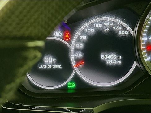 Used 2021 Porsche Cayenne Turbo image 9