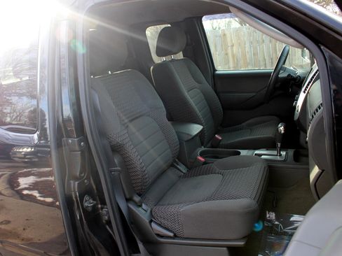 Used 2009 Nissan Frontier SE w/ SE Value Truck Pkg image 31