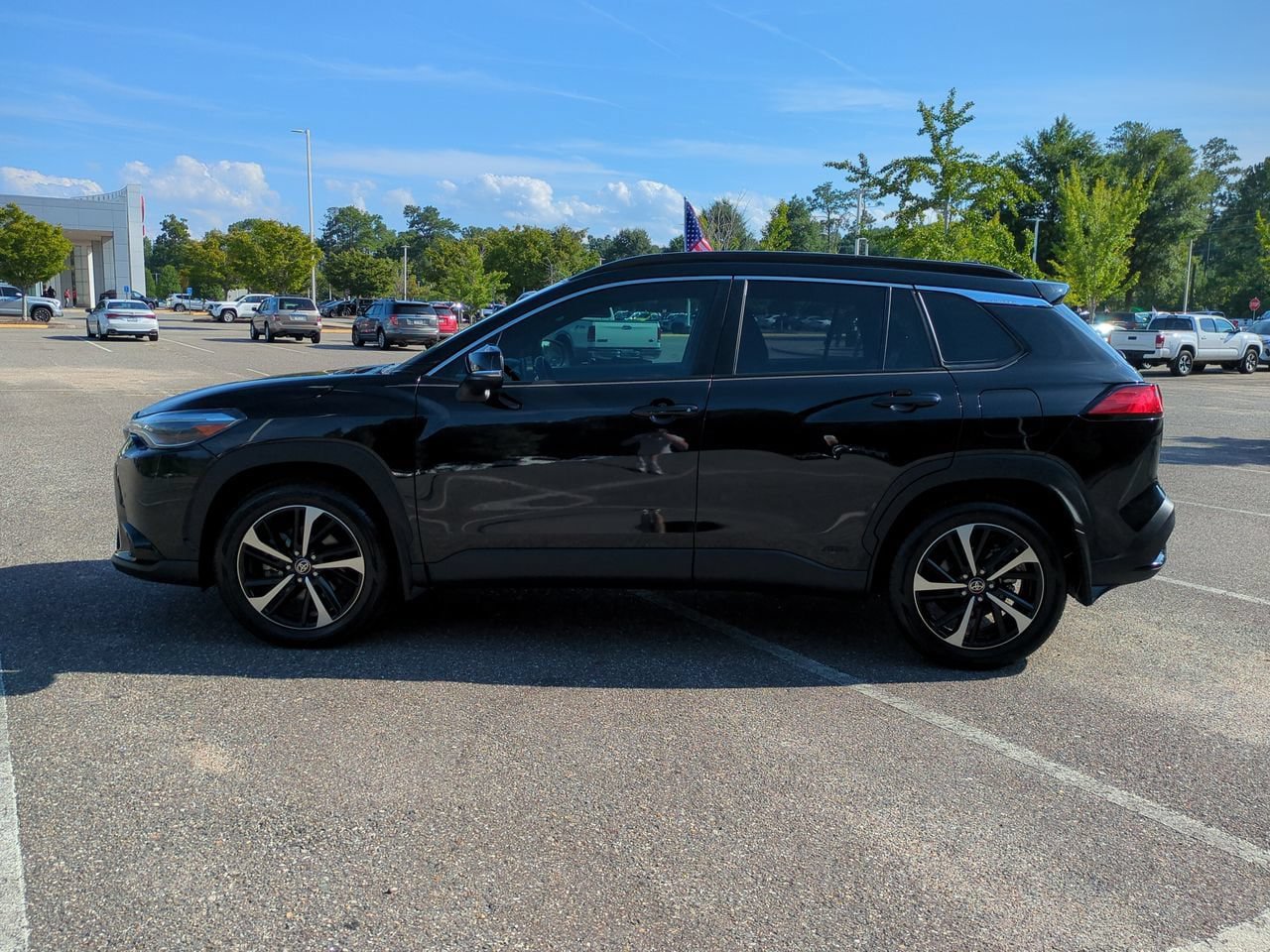 Used 2024 Toyota Corolla Cross AWD Hybrid w/ Convenience Package image 7