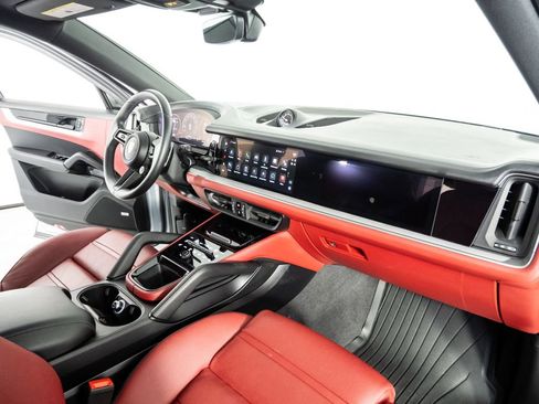Certified 2024 Porsche Cayenne Coupe image 25