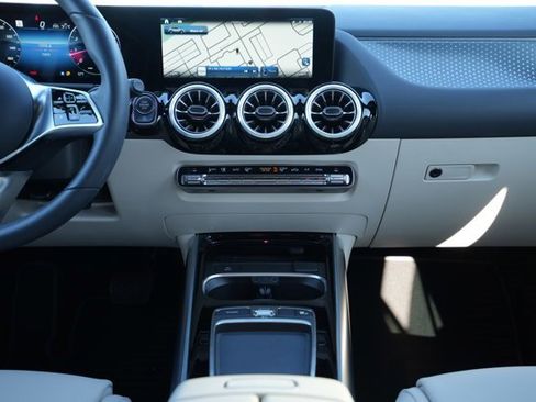 Certified 2025 Mercedes-Benz GLA 250 4MATIC w/ Driver Assistance Package image 27