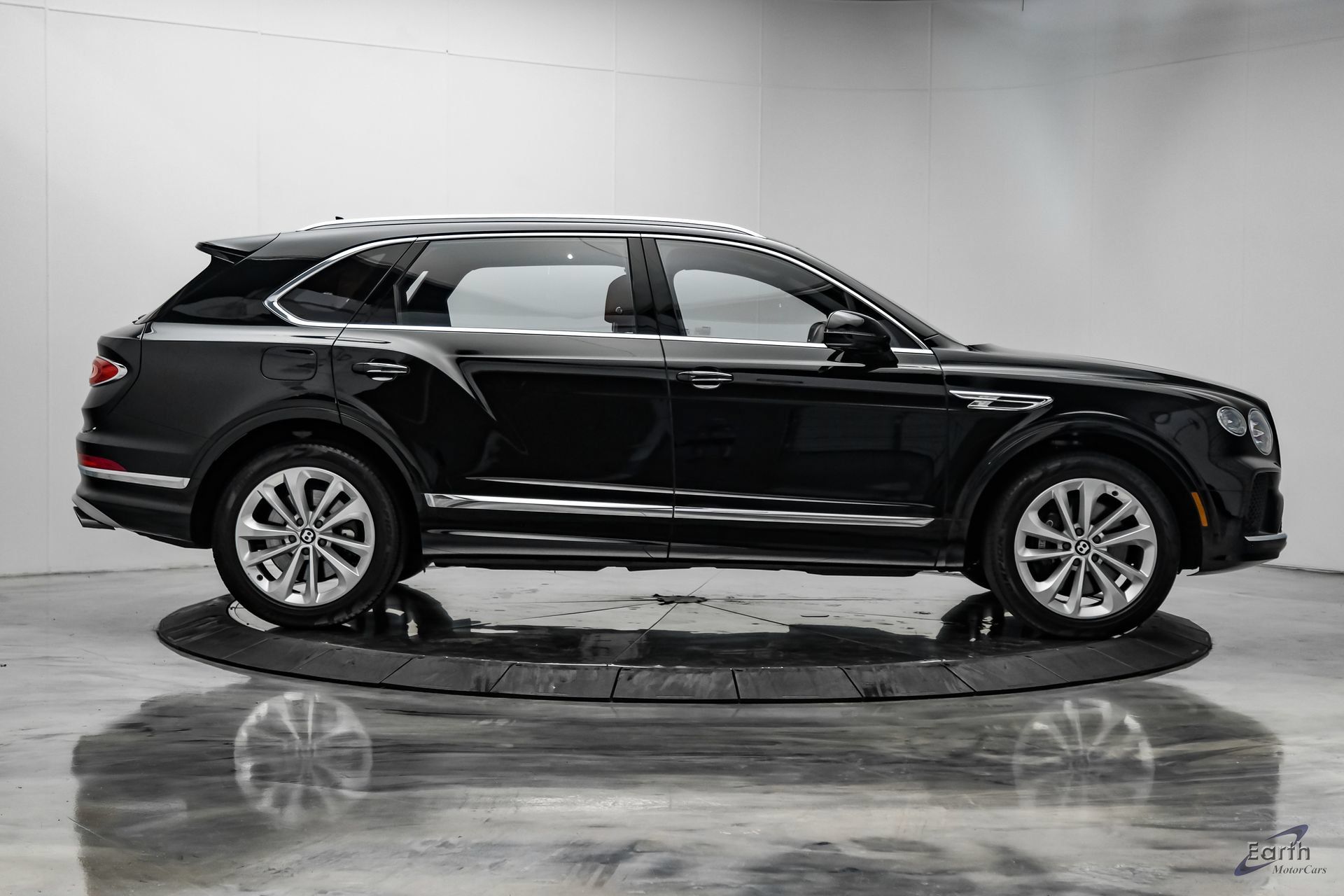 Used 2023 Bentley Bentayga Extended Wheelbase AWD/4WD image 17