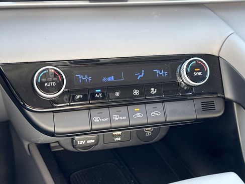 Used 2025 Hyundai Elantra Sport image 24