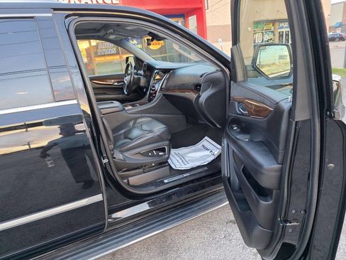 Used 2019 Cadillac Escalade ESV Luxury image 13