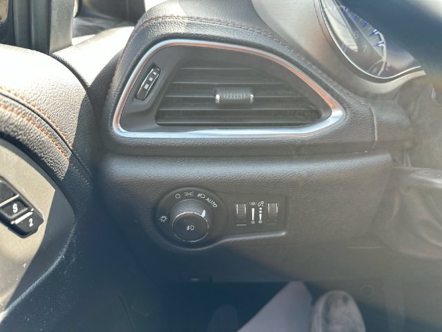 Used 2024 Chrysler Pacifica Pinnacle AWD/4WD image 28