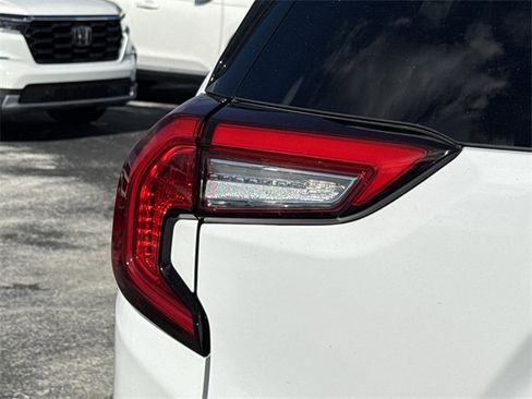 Used 2023 GMC Terrain SLT image 11