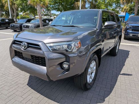 Used 2021 Toyota 4Runner SR5 Premium w/ Moonroof Package RWD image 9