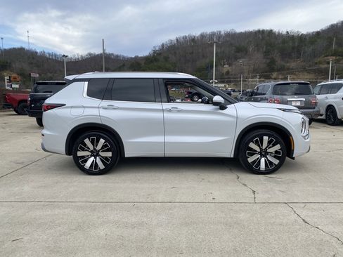 New 2026 Mitsubishi Outlander SEL image 41