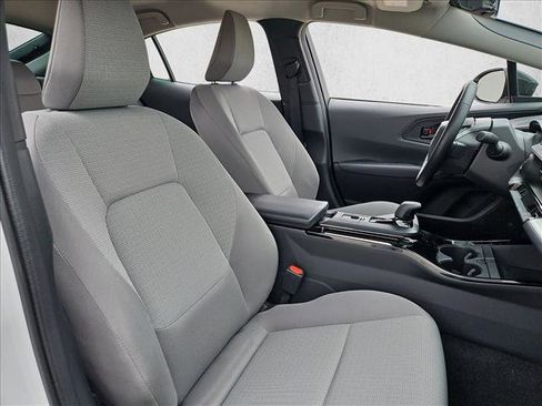 Used 2024 Toyota Prius LE image 19