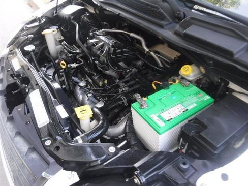 Used 2009 Chrysler Town & Country Touring image 19