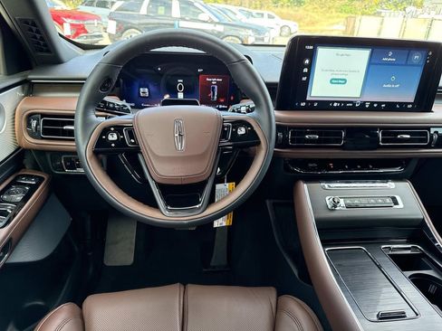 New 2026 Lincoln Aviator Reserve image 17