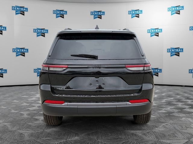 New 2026 Jeep Grand Cherokee Altitude AWD/4WD image 4
