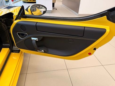 Used 2015 Alfa Romeo 4C Spider w/ Convenience Group image 31