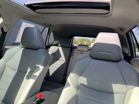 Used 2022 Toyota RAV4 XLE Premium image 30