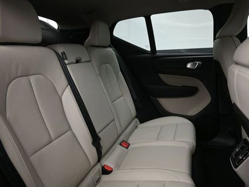 Used 2023 Volvo XC40 B4 Ultimate w/ Protection Package Premier FWD image 34