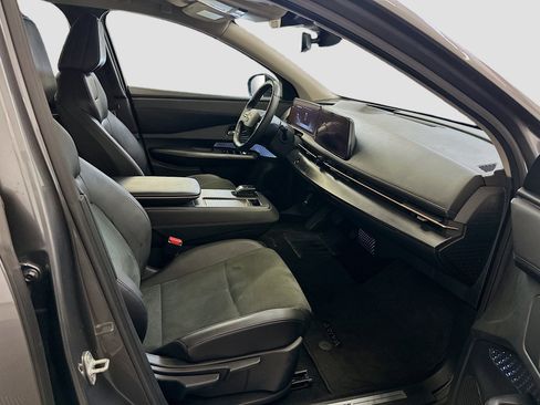 Used 2023 Nissan Ariya AWD image 32