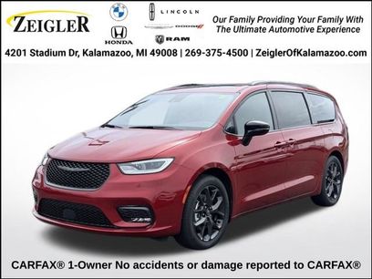 Used 2025 Chrysler Pacifica Limited