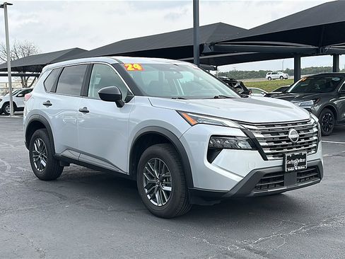 Used 2024 Nissan Rogue S image 10