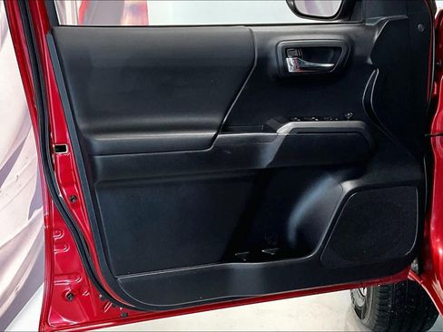 Used 2020 Toyota Tacoma TRD Sport image 24