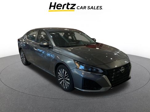 Used 2025 Nissan Altima 2.5 SV image 1