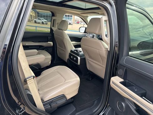 Used 2024 Ford Expedition Limited image 13