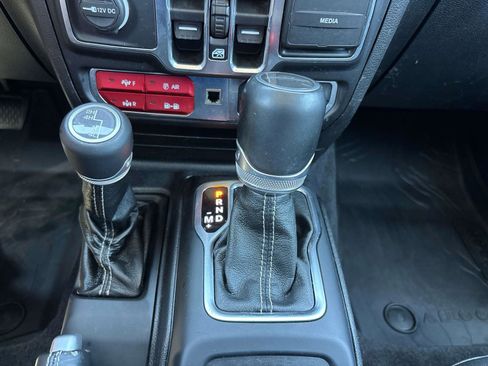 Used 2021 Jeep Gladiator Overland w/ Popular Equipment Package AWD/4WD image 25