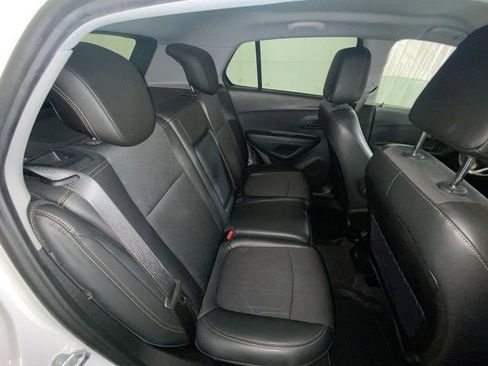 Used 2019 Chevrolet Trax LT w/ LT Convenience Package FWD image 11