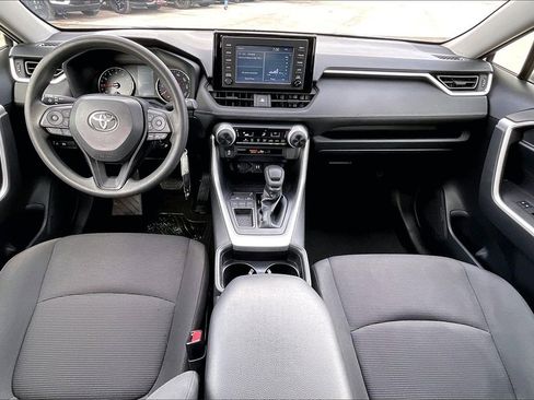 Used 2019 Toyota RAV4 LE image 7