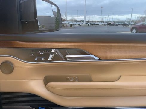 Used 2022 Jeep Grand Wagoneer Series III w/ Flexible Seating Group image 21