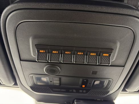 Used 2023 Ford Bronco Wildtrak image 32