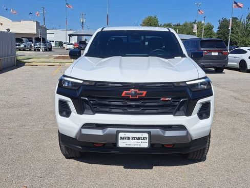 Used 2024 Chevrolet Colorado Z71 w/ Z71 Convenience Package 2 AWD/4WD image 3