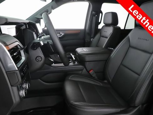 Used 2025 GMC Yukon Denali image 17