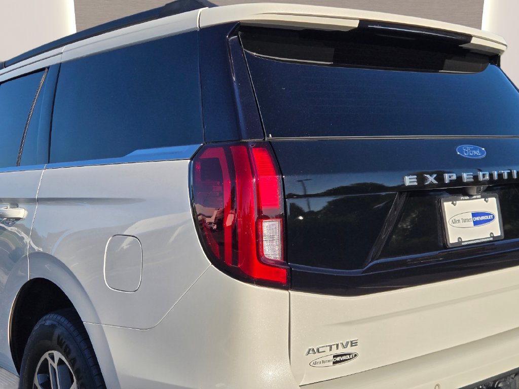 Used 2026 Ford Expedition Active RWD image 9