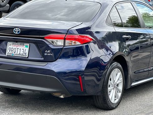 Used 2025 Toyota Corolla LE w/ LE Premium Package FWD image 8