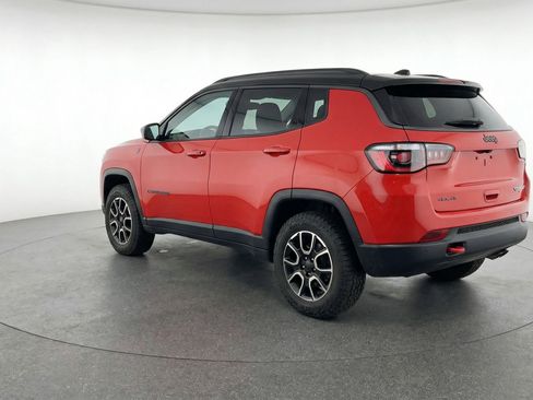 Used 2025 Jeep Compass Trailhawk image 6