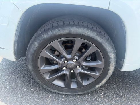 Used 2019 Jeep Grand Cherokee High Altitude RWD image 10