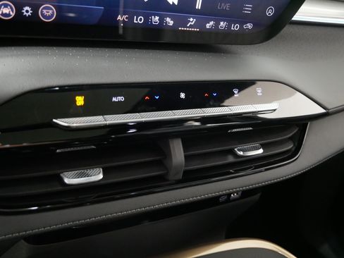 Used 2026 Buick Enclave Avenir w/ Super Cruise Package AWD/4WD image 23