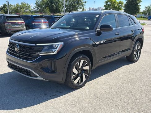 Certified 2024 Volkswagen Atlas Cross Sport SE FWD image 3