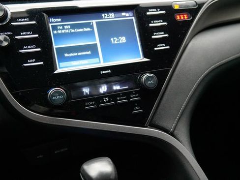 Used 2020 Toyota Camry SE image 29