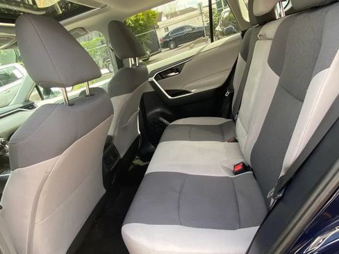 Used 2019 Toyota RAV4 XLE w/ Carpet Mat Package AWD/4WD image 15